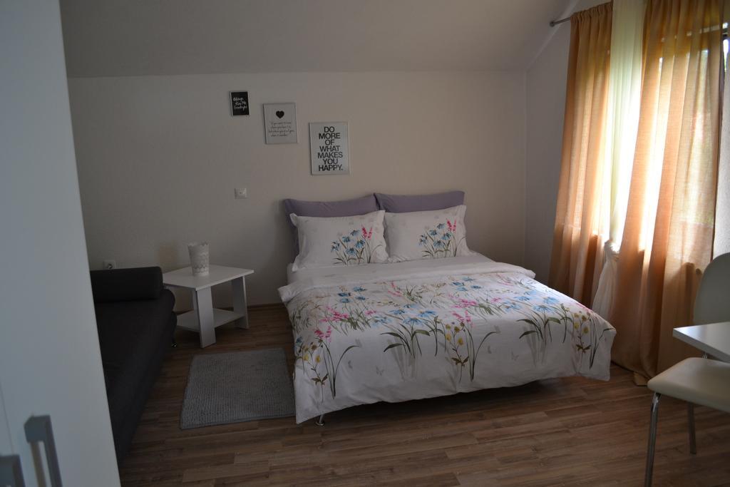 Guesthouse Zalac Слуни Экстерьер фото